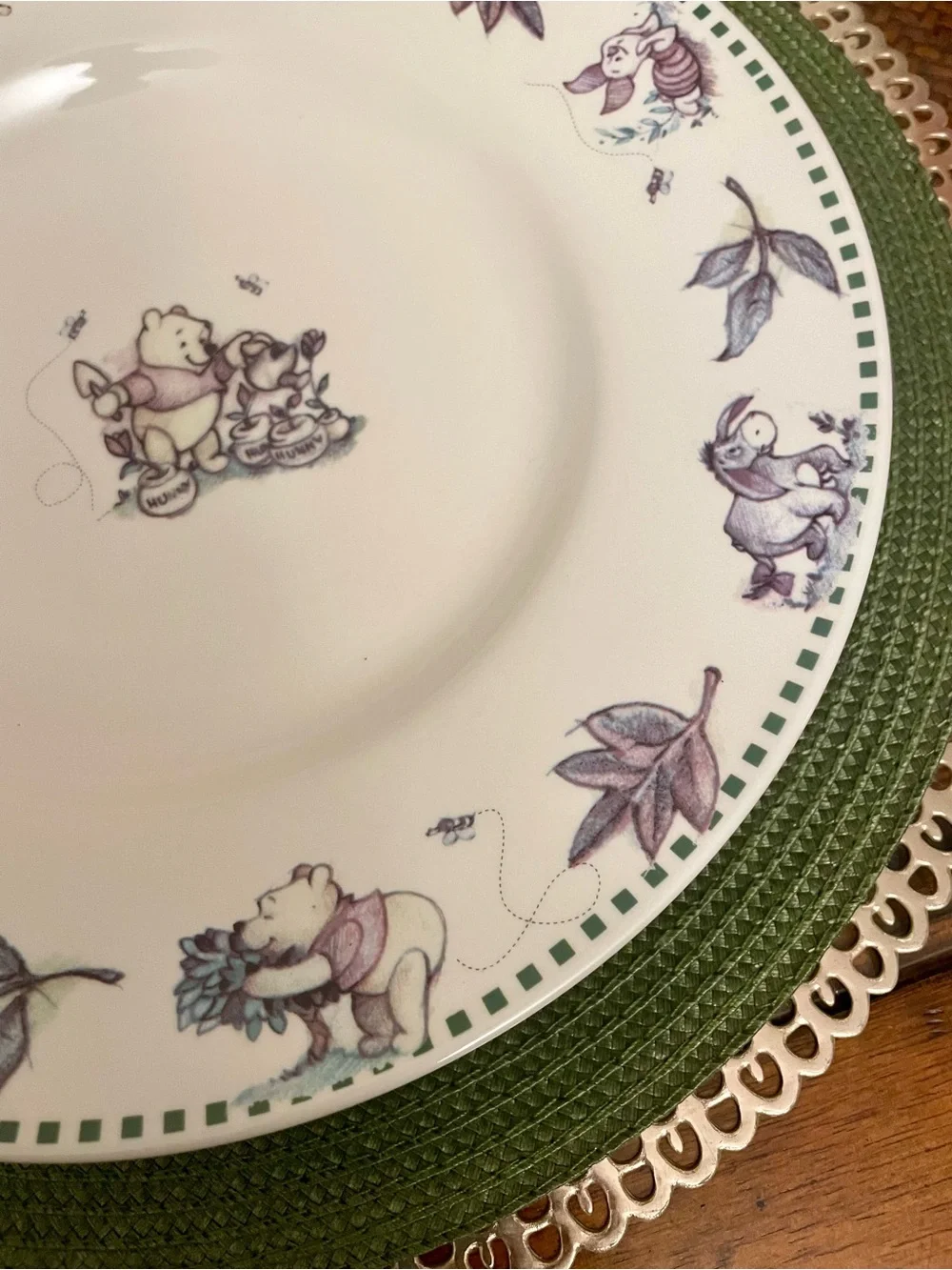 Disney Winnie the Pooh Fall/Autumn themed 100 acre woods VTG dinner plate